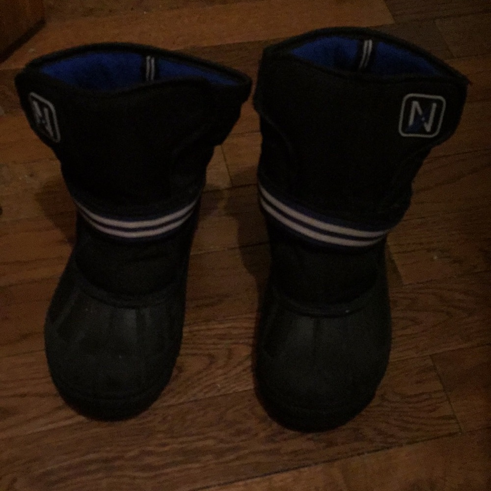 Kids Winter Boots 🥾 In Good Used Condition